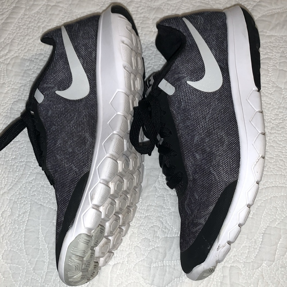 Nike Flex Experience RN5 Running Shoes, EUC, Women 7.5 US, 38.5 EUR, Light Wear - Picture 4 of 12